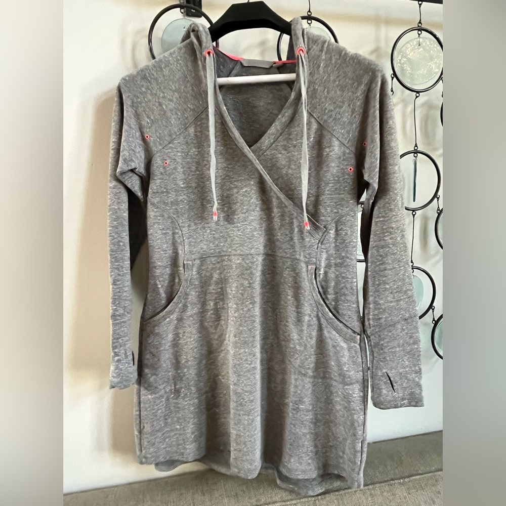 Athleta Hooded Tunic w/Pink Details (Gray S)